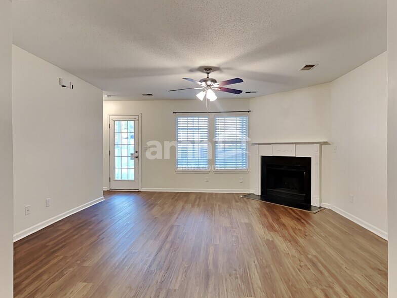 Building Photo - 119 Macallan Ct