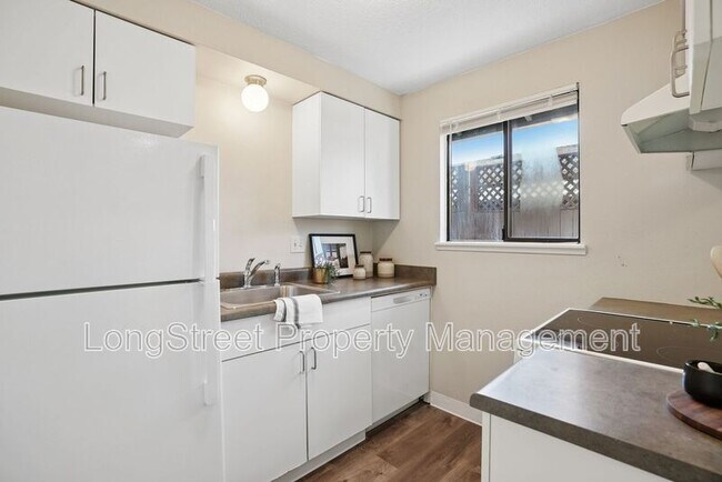Building Photo - 5724 SE 83rd Ave