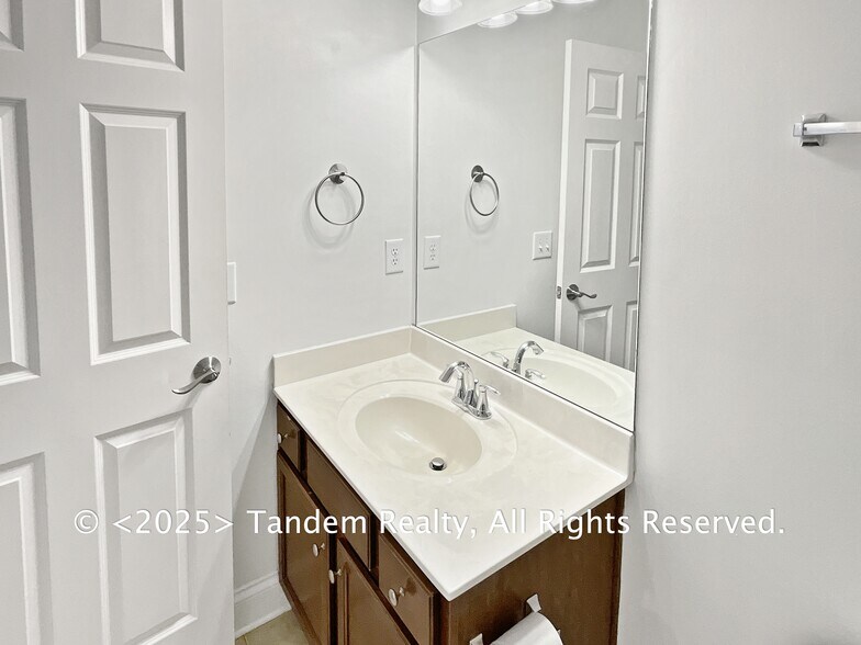 Building Photo - 209 Watson View Dr