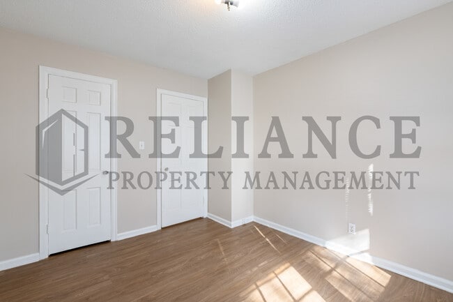 Building Photo - 2640 E Grail St