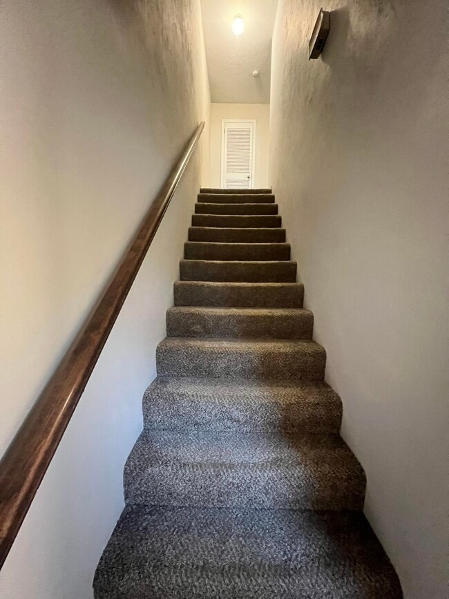 Building Photo - 1000 Holland Dr