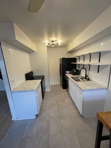 Building Photo - 2539 Jenkintown Rd