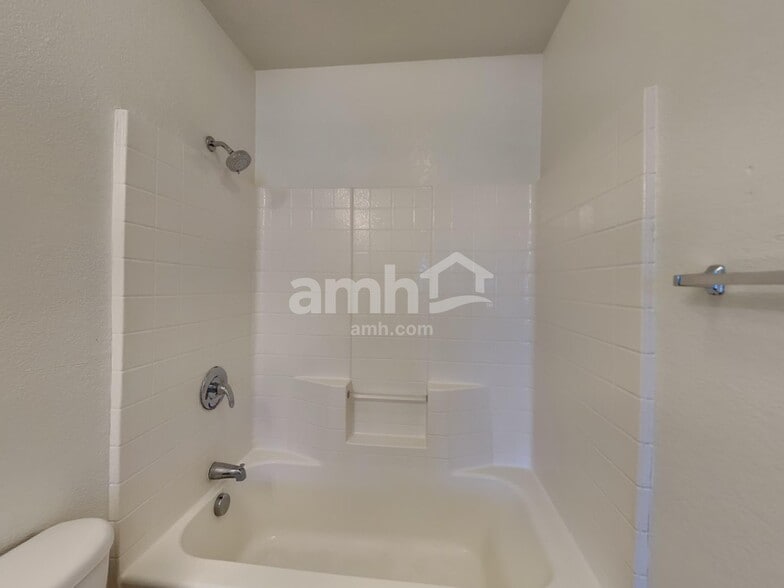 Building Photo - 1137 Boxwood Dr