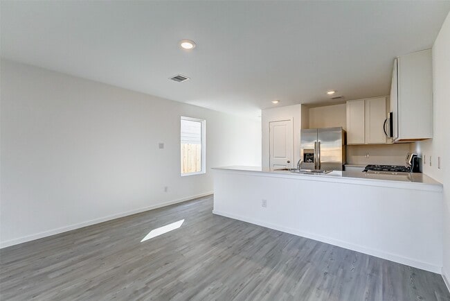 Building Photo - 21438 Carosella Dr