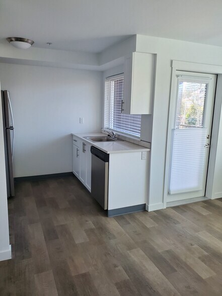 Building Photo - 7686 N Lombard St