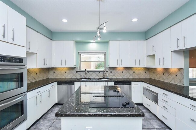 Building Photo - 7706 Coachwood Dr