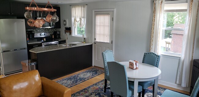 Building Photo - 278 Valley View Road