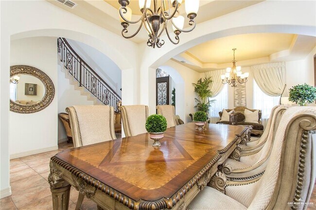 Building Photo - 3805 San Clemente