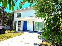 Building Photo - 5105 Tangerine Ave S