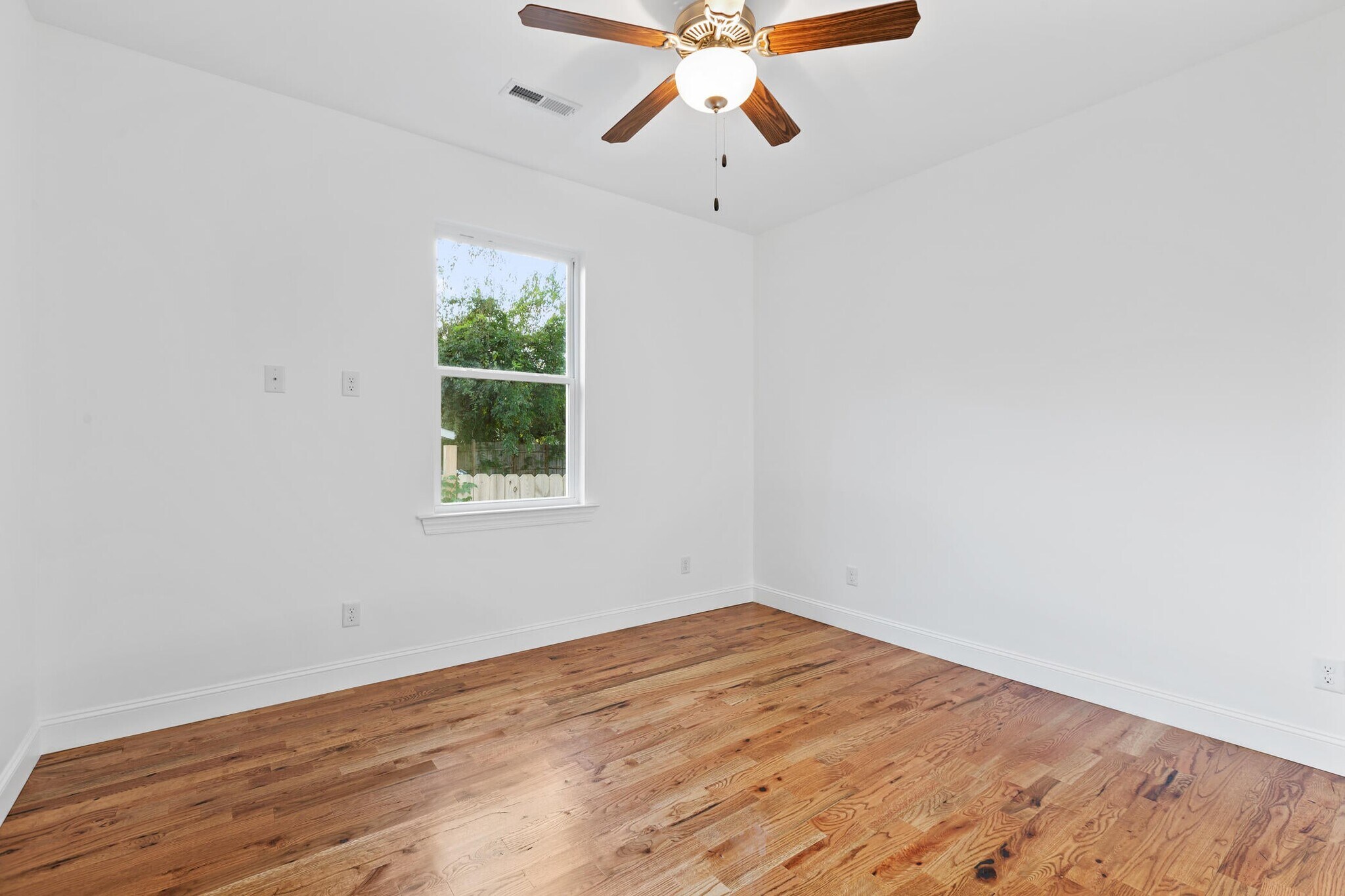 Building Photo - 2006 E 14th St