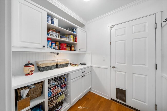 Building Photo - Spacious 5-Bedroom Home with Backyard Oasi...