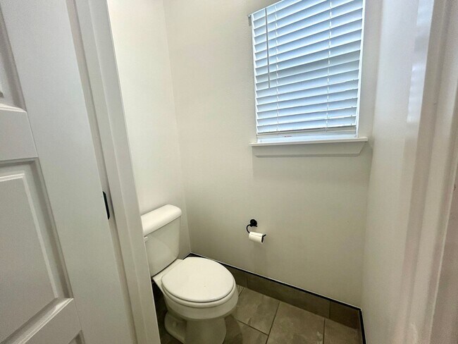 Building Photo - Centerton Home Available NOW! 4 bed, 2 full bath no carpet home. LARGE fenced backyard