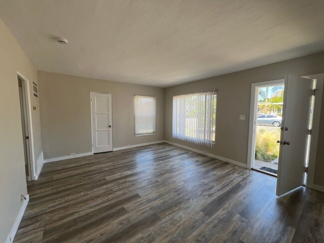 Building Photo - 2 Bedroom, 2 Bathroom Home