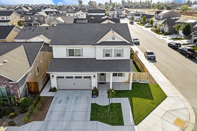 Building Photo - Clovis Eastside Home, 4BR/3.5BA, Built 201...