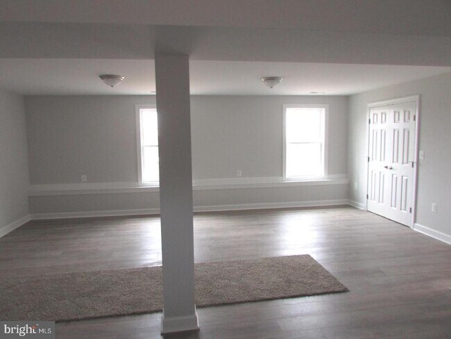 Building Photo - 1230 Elm St