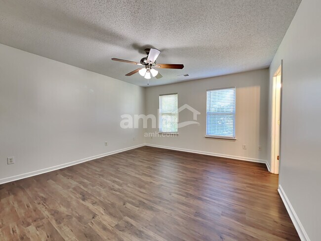 Building Photo - 6308 Dumont Ln