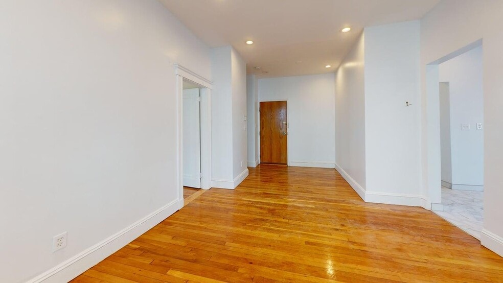 Building Photo - 202 Baker St