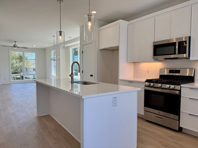 Building Photo - 1408 Sawyer Rd