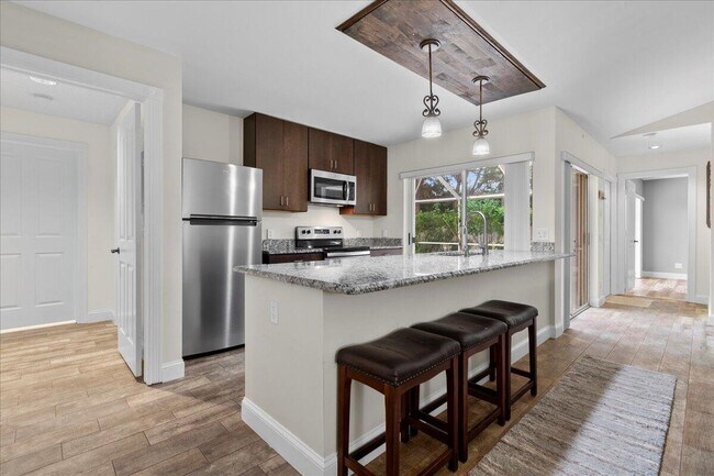 Building Photo - 403 Sun Terrace Ct