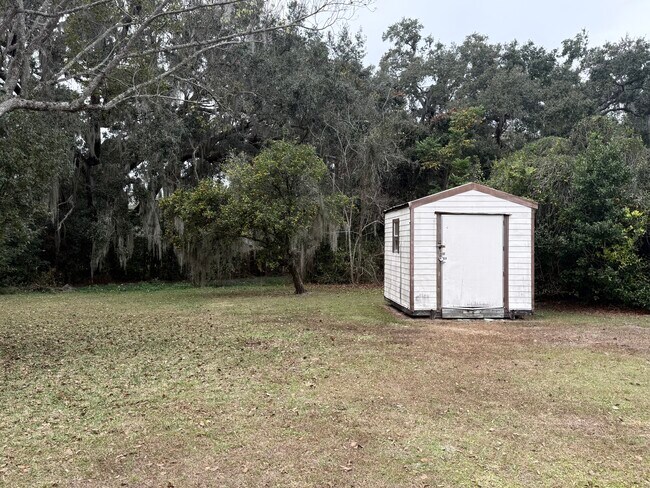 Building Photo - 811 S Lone Oak Dr