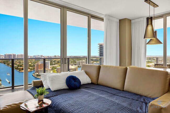 Building Photo - 4010 S Ocean Dr