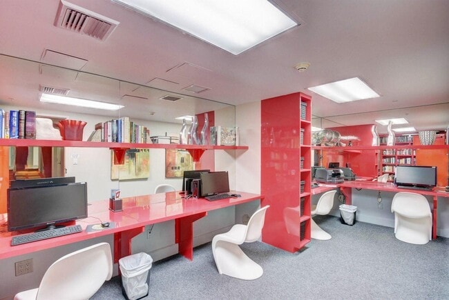 Building Photo - 1551 N Flagler Dr