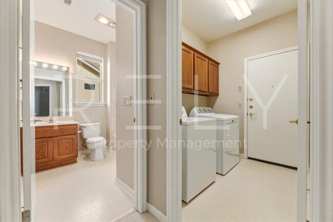 Building Photo - 280 Whispering Wind Dr