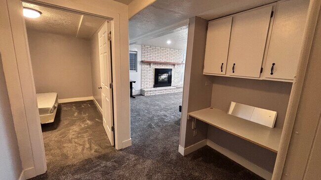 Building Photo - 1238 Newport Ln