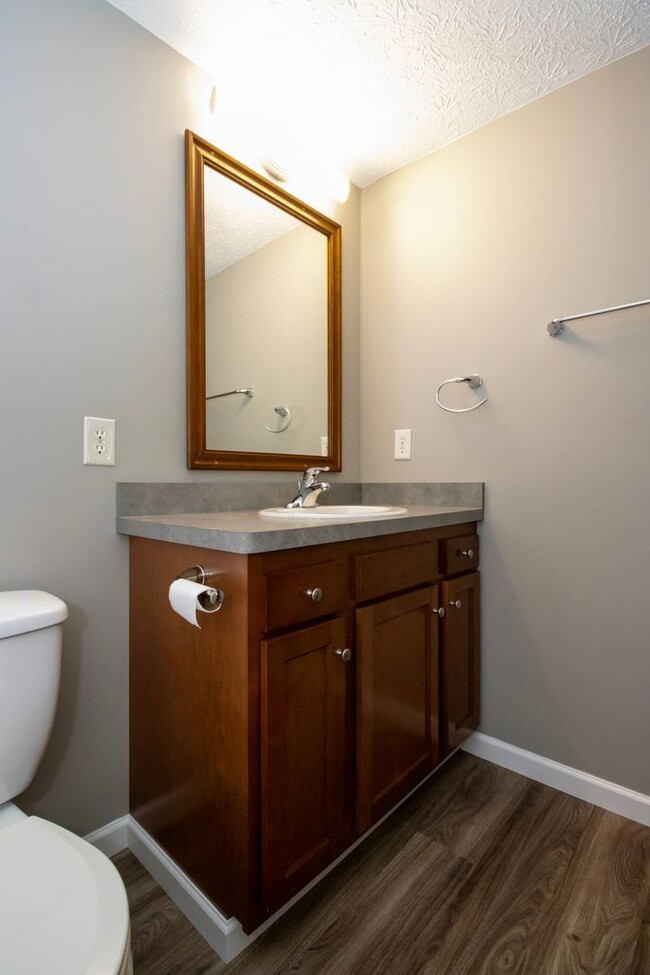 Building Photo - One Bedroom Apartment