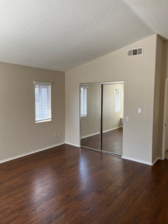 Building Photo - Nice 3 Bedroom home in Rancho Del Oro