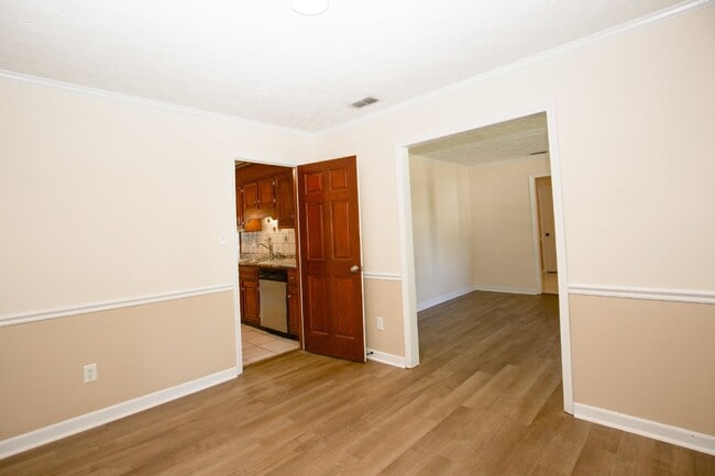 Building Photo - 330 Conifer Dr