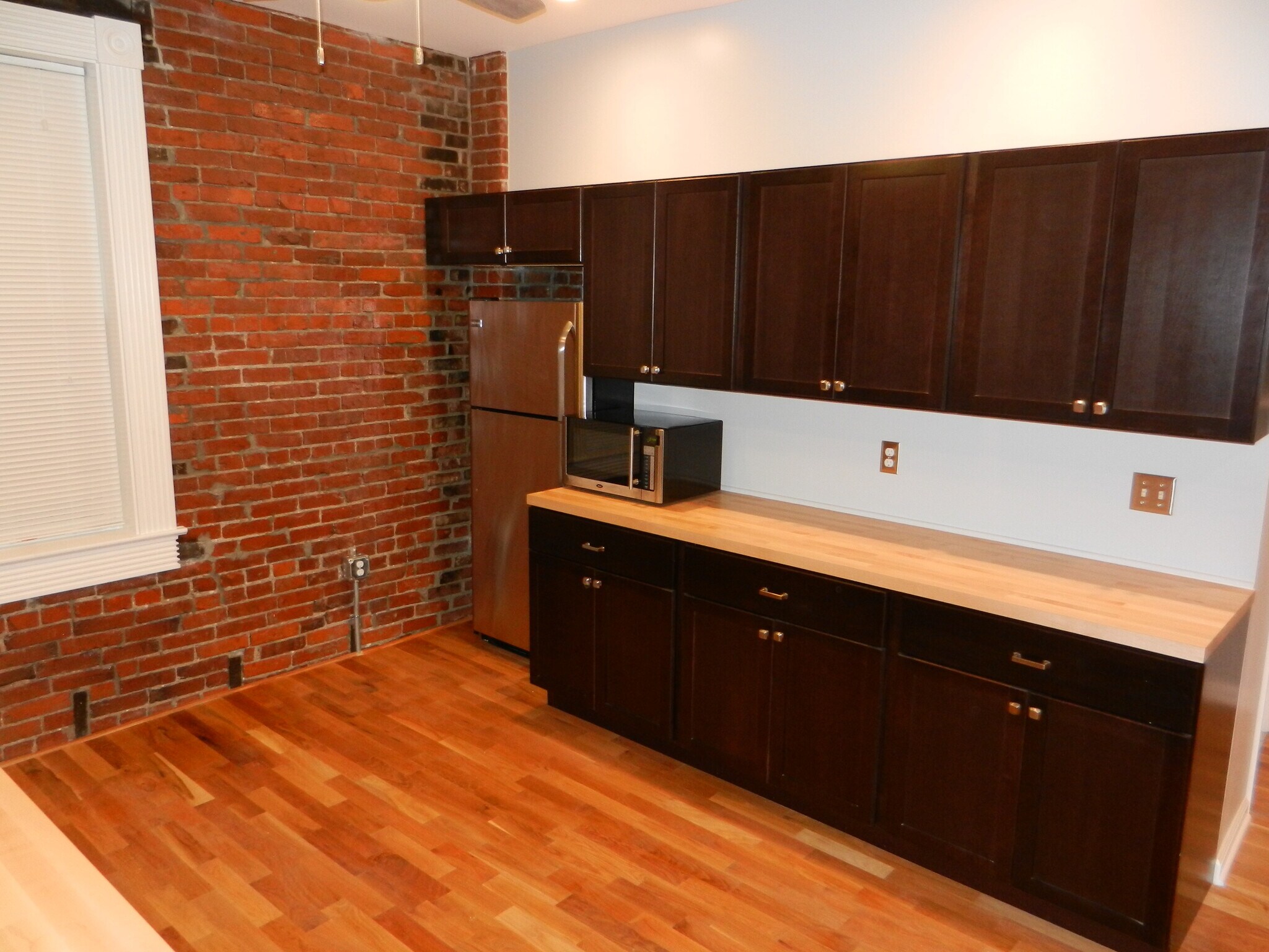 such a great kitchen - 657 Evergreen Rd