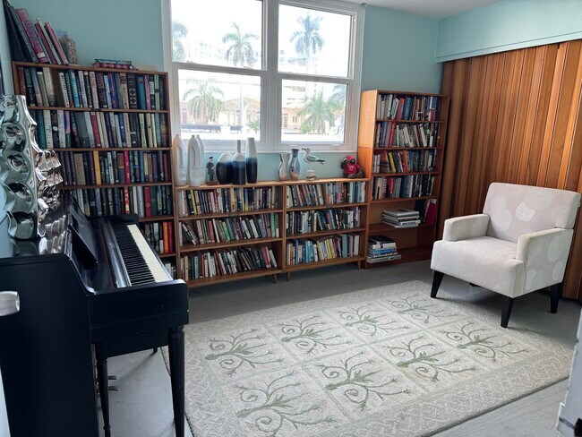 Building Photo - 33 S Gulfstream Ave