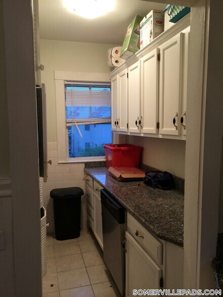 Building Photo - 10 Evergreen Ave