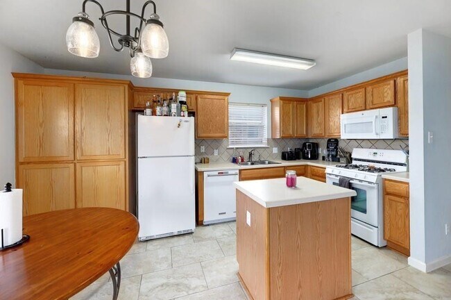 Building Photo - 505 Woodsorrel Way