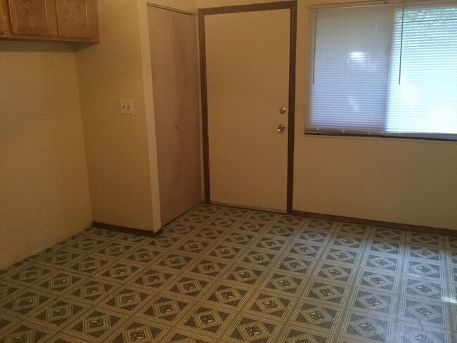 Building Photo - 8911-B N 95th St