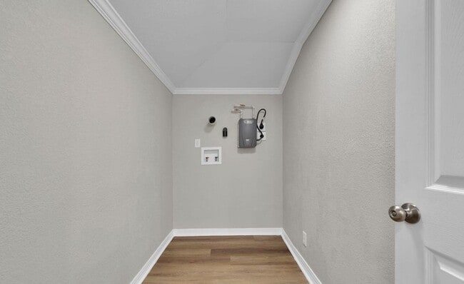 Building Photo - Charming 2-Bed, 1-Bath House