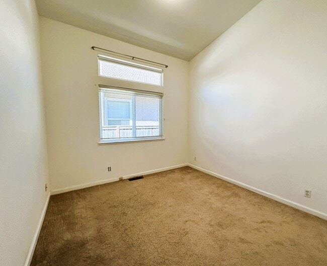 Building Photo - 2172 Dolen Pl