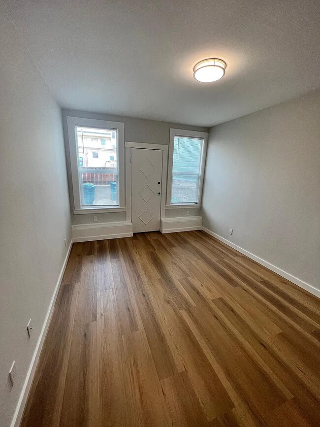 Building Photo - 426a 2nd Ave