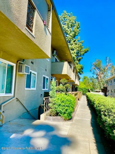 Building Photo - 580 N Los Robles Ave