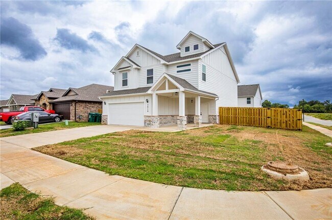 Building Photo - 2010 Periwinkle Pl