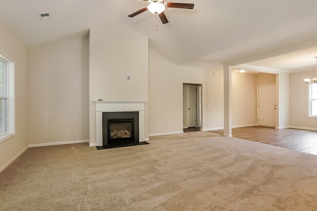 Building Photo - 467 Bainbridge Dr