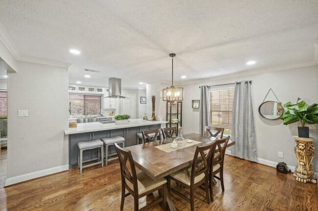 Building Photo - 15831 Ridge Park Dr