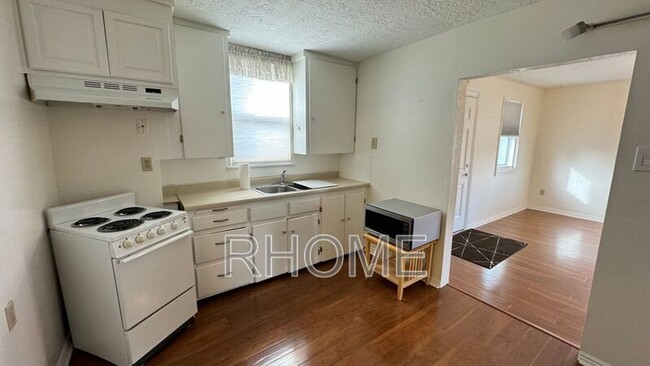 Building Photo - 1054 Wilson Ave S