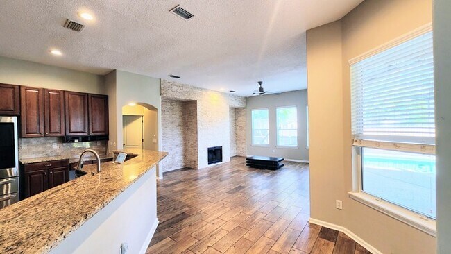 Building Photo - Luxurious 5-Bedroom Retreat with Private Pool in Ponte Vedra Beach