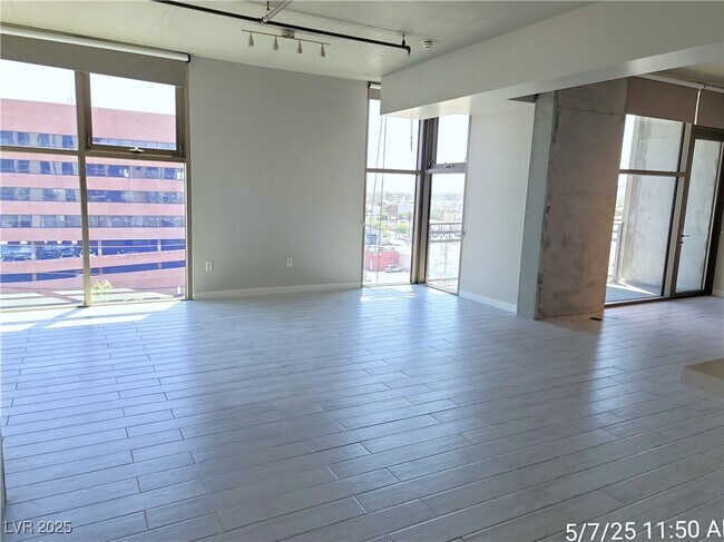 Building Photo - 353 E Bonneville Ave