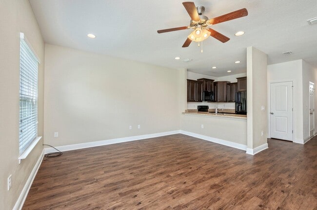 Building Photo - 175 Iron Horse Dr E