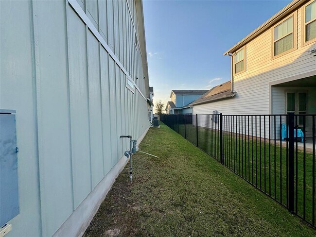 Building Photo - 8014 Talferd Trl