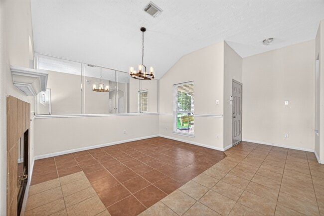 Building Photo - 23914 Glengate Dr