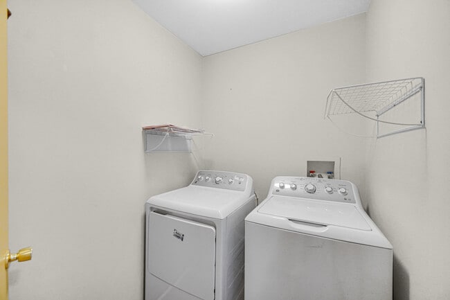 Building Photo - 5005 Corning Ct